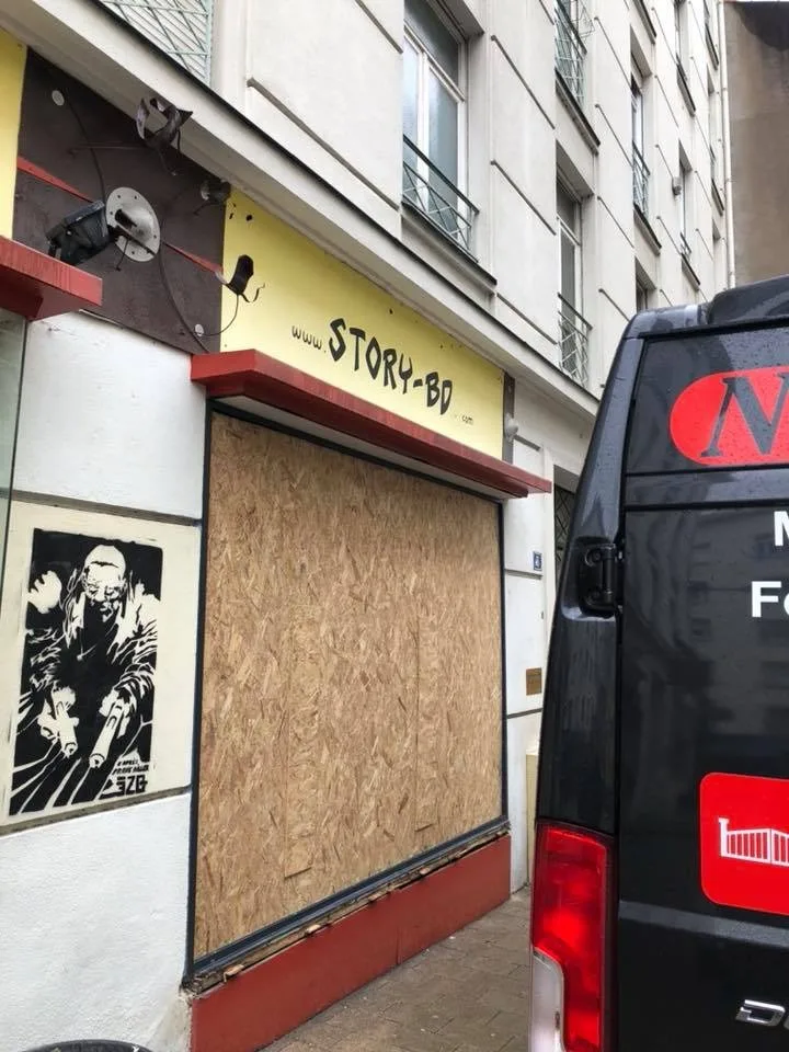 Intervention de dépannage sur vitrine de commerce après effraction